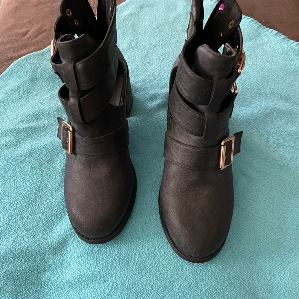 NEW Bucco black booties sz 6
